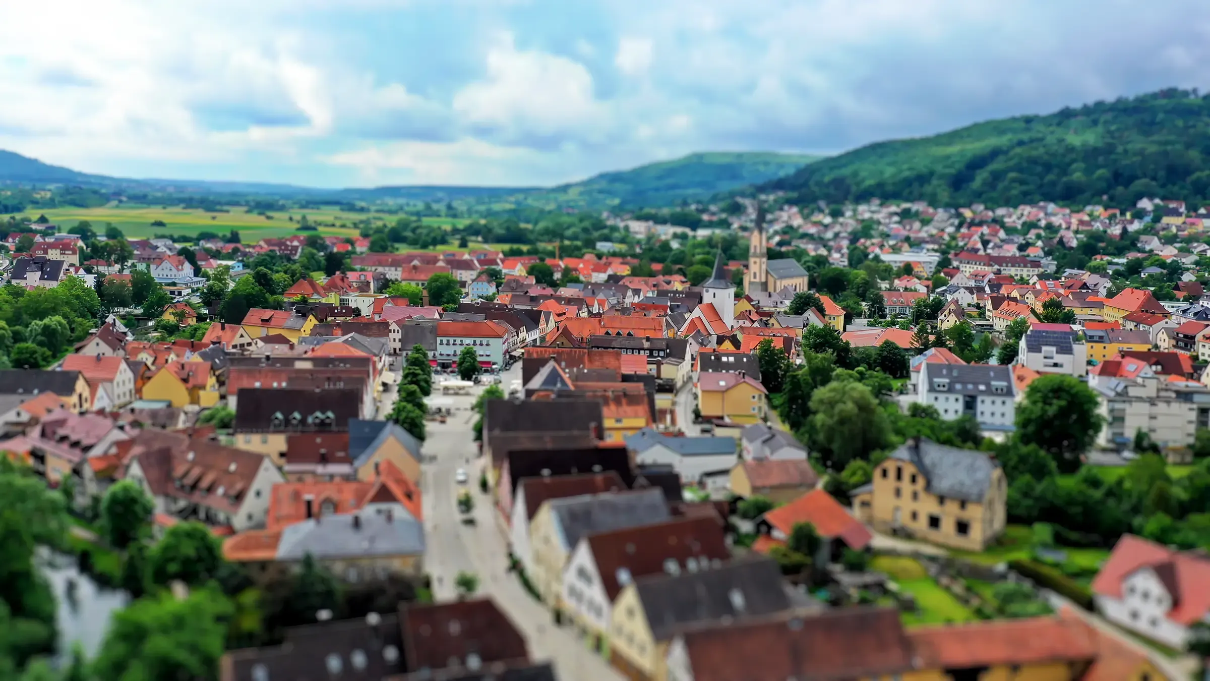 Luftbild Ebermannstadt mit Marktplatz, Hauptstraße, Kirche